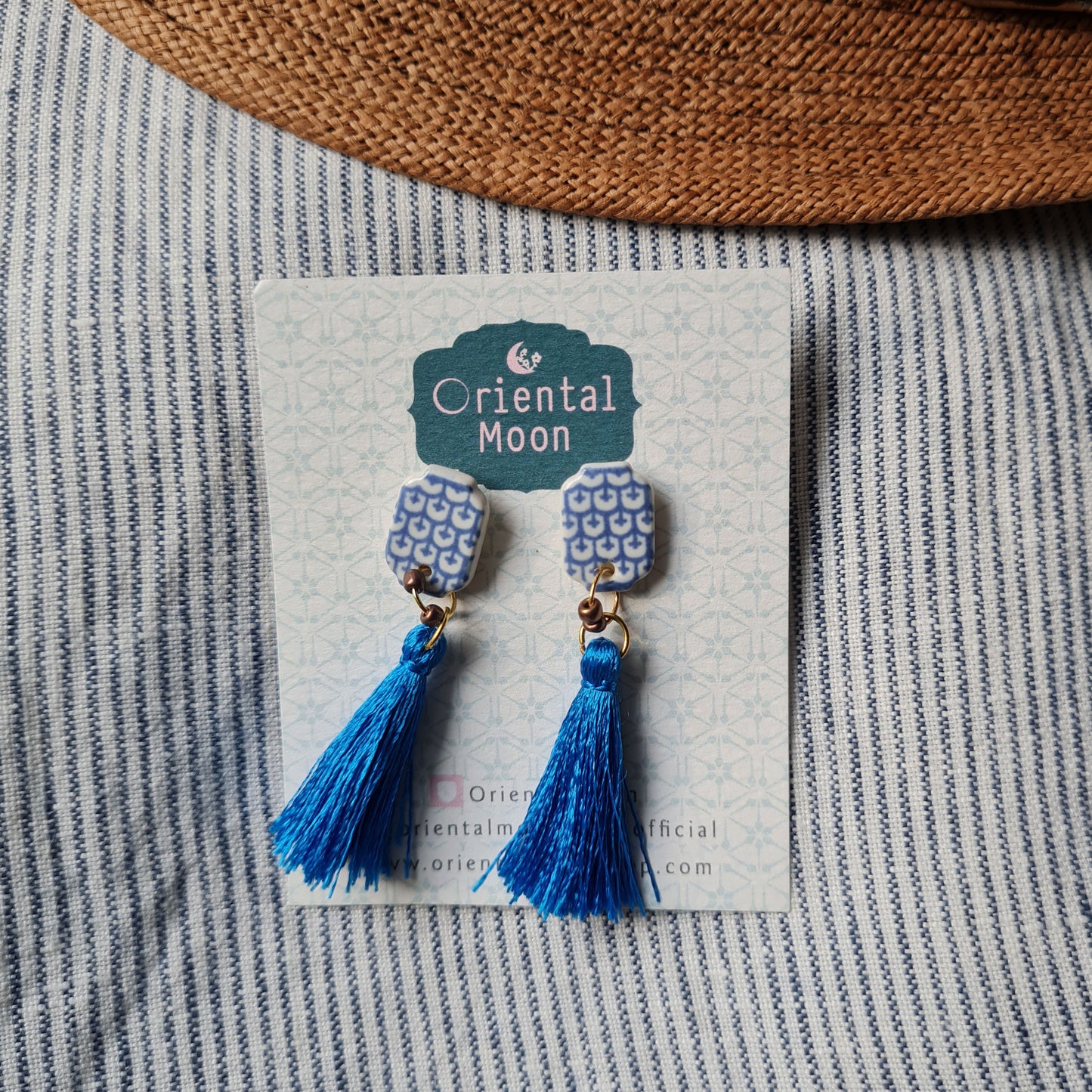 Lantern ceramic earrings decorated with tassel ต่างหูทรงโคมลายแพทเทิร์นตุรกีประดับพู่( Pattern type)