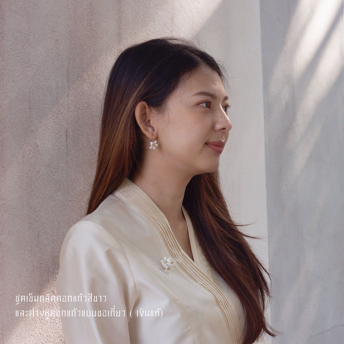 Set of Dok Kaew Porcelain brooch and earrings