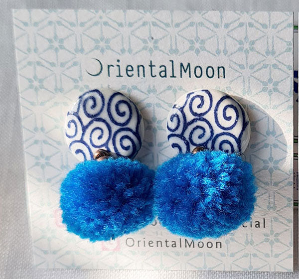 Blue & white ceramic stud earrings decorated with Pom Pom ( Pattern type)
