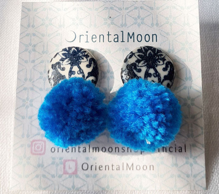 Blue & white ceramic stud earrings decorated with Pom Pom ( Pattern type)