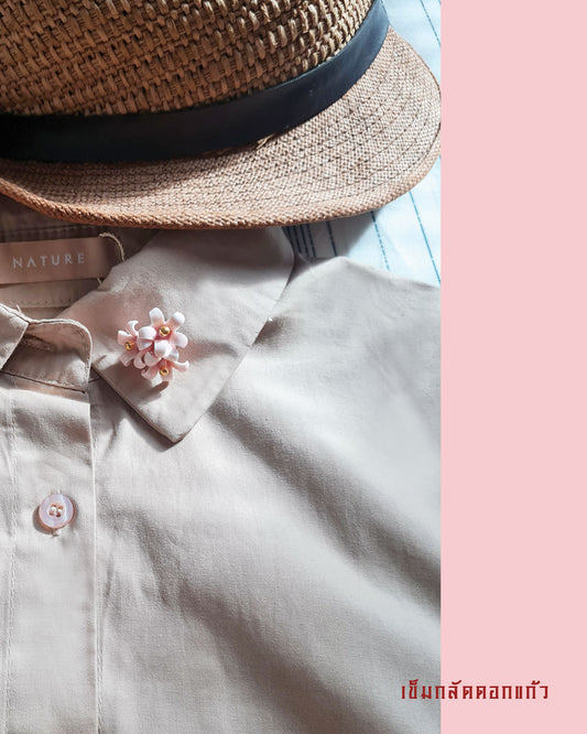 Dok Kaew Porcelain brooch เข็มกลัดดอกแก้ว