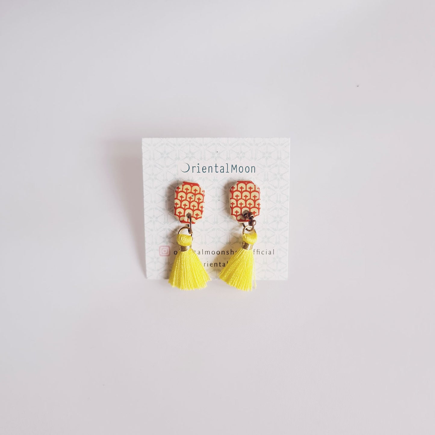 Lantern ceramic earrings decorated with tassel ต่างหูทรงโคมลายแพทเทิร์นตุรกีประดับพู่( Pattern type)