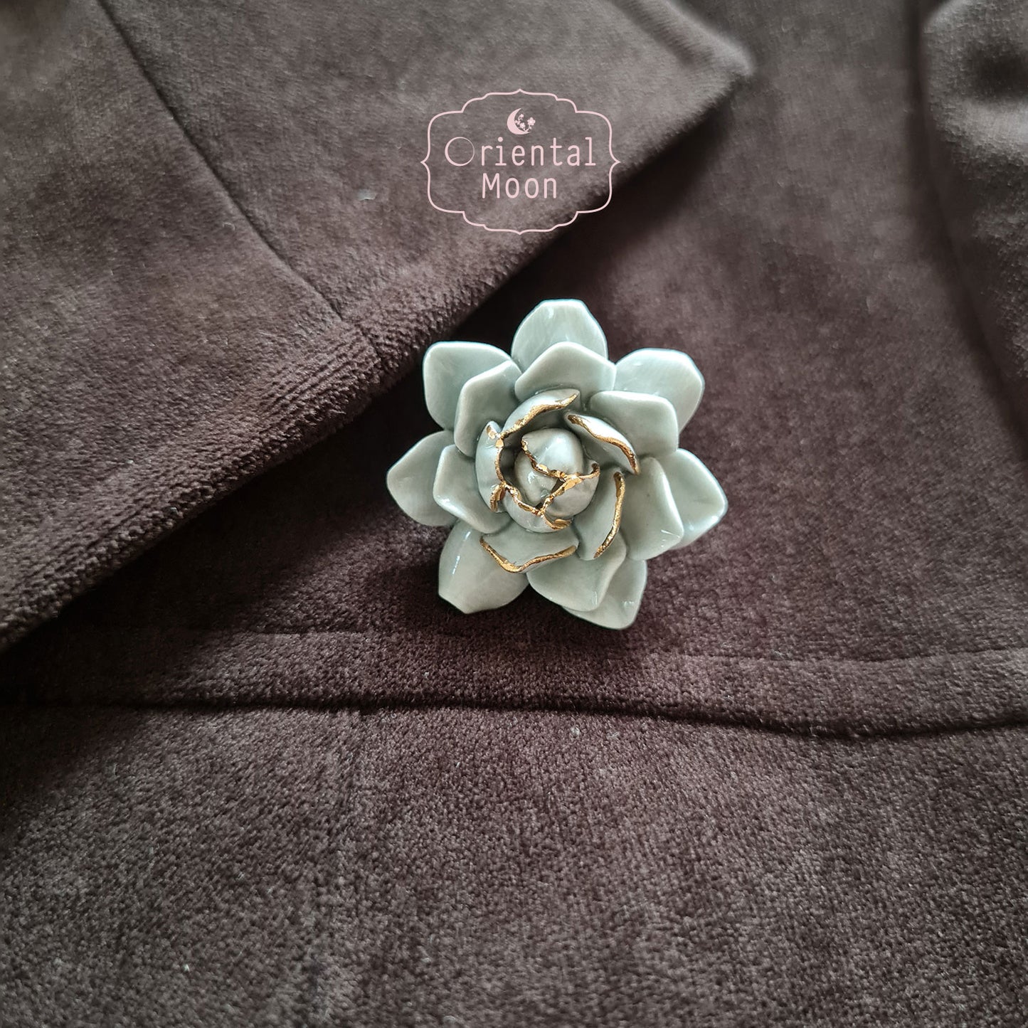 Dok Mali Son Porcelain (gold rim) brooch เข็มกลัดดอกมะลิซ้อน
