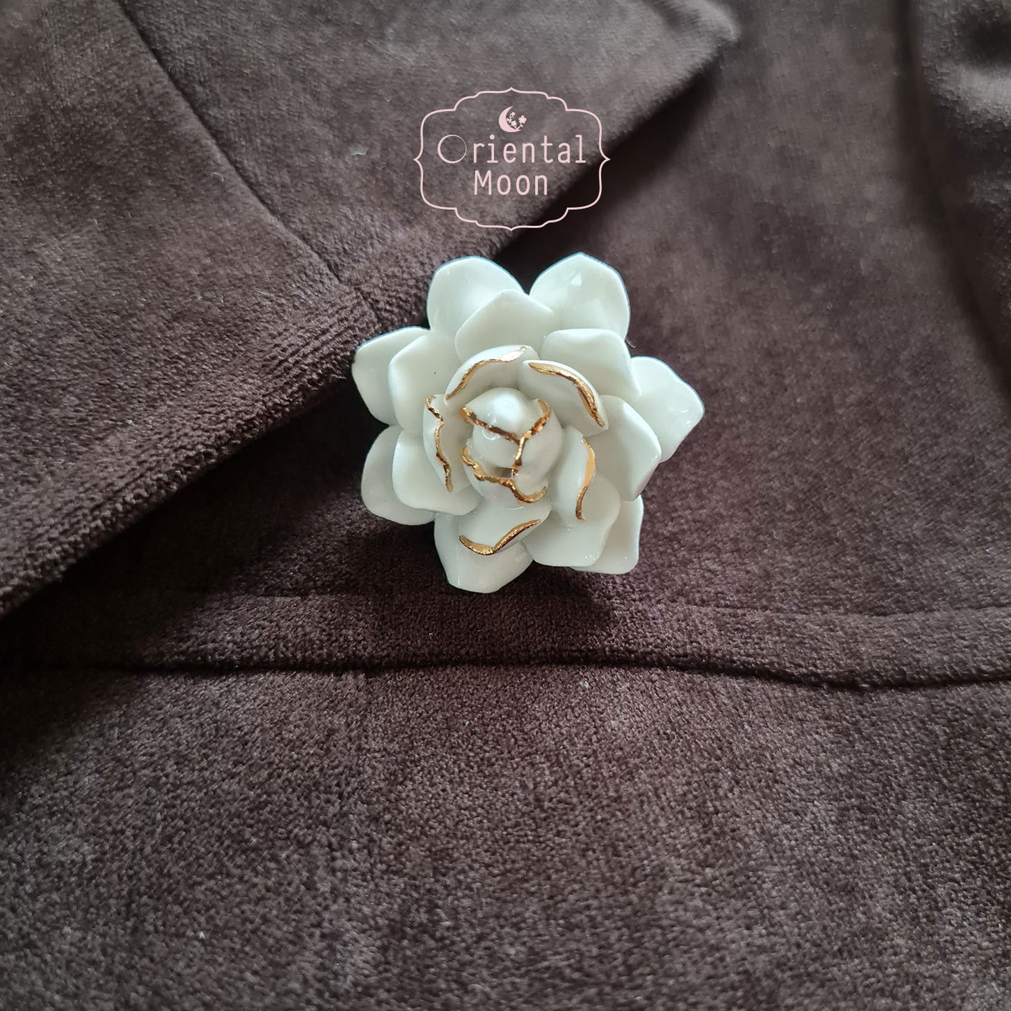 Dok Mali Son Porcelain (gold rim) brooch เข็มกลัดดอกมะลิซ้อน