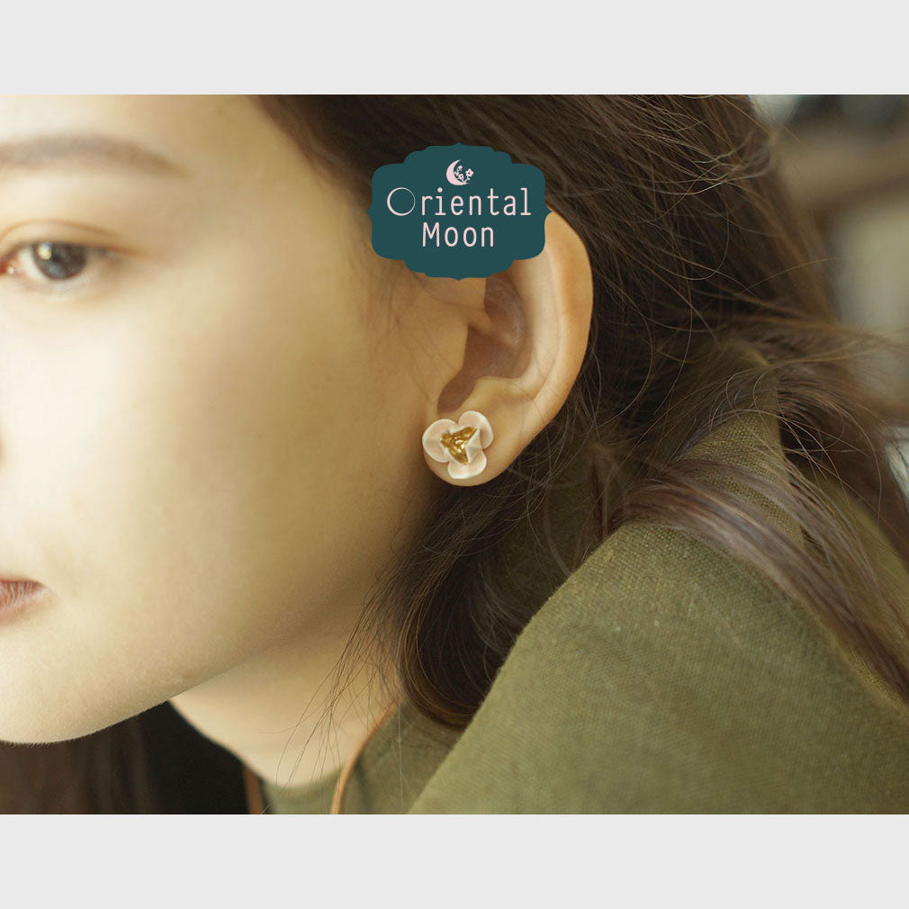 Dok Lam Duan stud earrings ( 925 sterling silver )