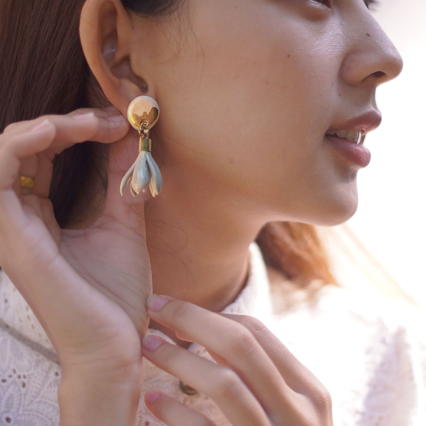 Pastel Jumpa gold painted drop earrings ต่างหูสีพาสเทลเขียนทอง ห้อยตุ้งติ้งดอกจำปาปั้นมือ