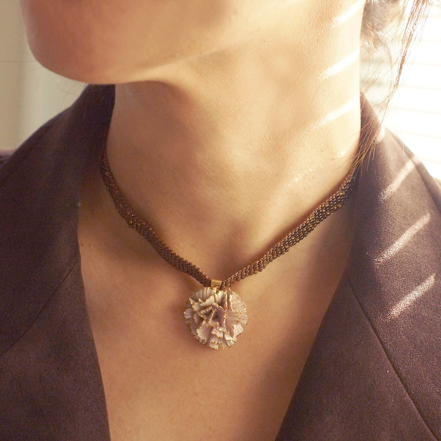 Dok Carnation Porcelain pendant with beads chocker