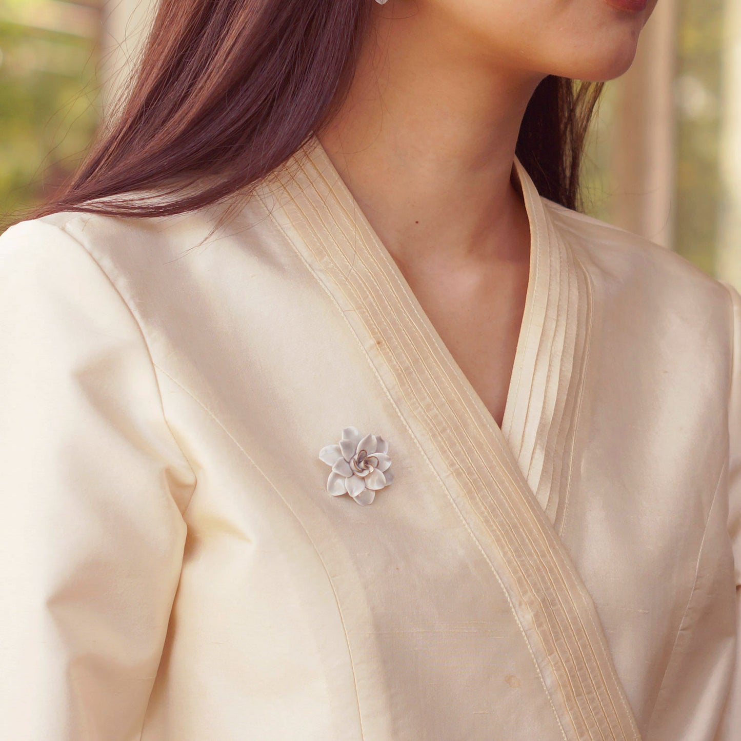 Dok Pud Son Porcelain (gold rim)  brooch เข็มกลัดดอกพุดซ้อน