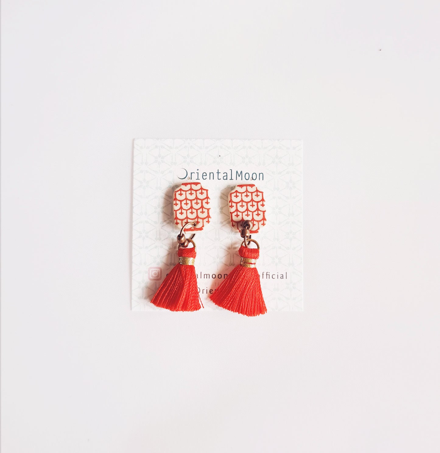 Lantern  ceramic earrings decorated with tassel ต่างหูทรงโคมลายแพทเทิร์นตุรกีประดับพู่( Pattern type)