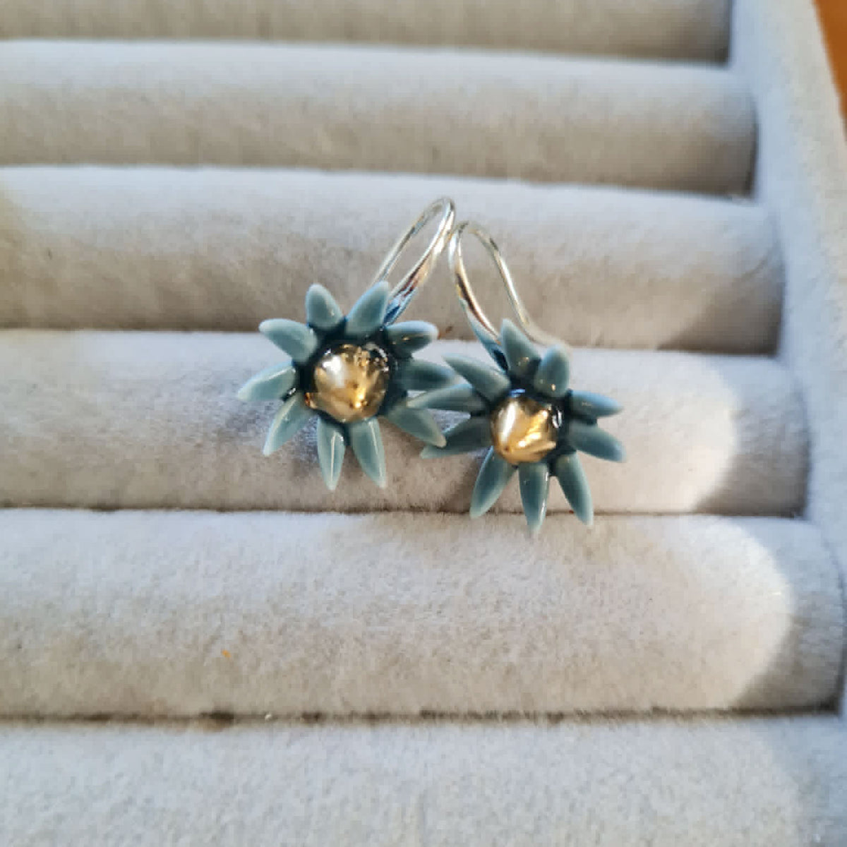 ต่างหูดอกพิกุล Pikul Earrings