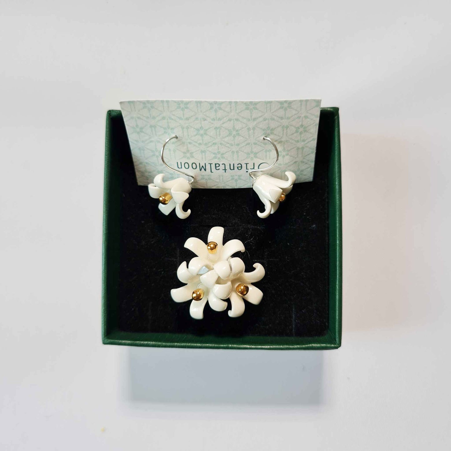 Set of Dok Kaew Porcelain brooch and earrings