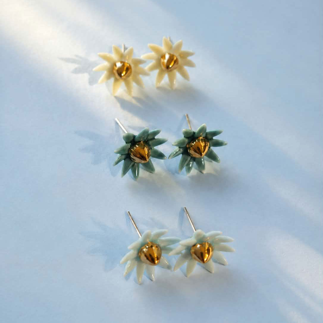 ต่างหูดอกพิกุล Pikul Earrings