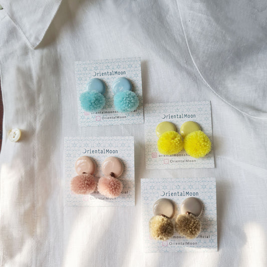 Pastel ceramic stud earrings decorated with Pom Pom ( Pattern type)