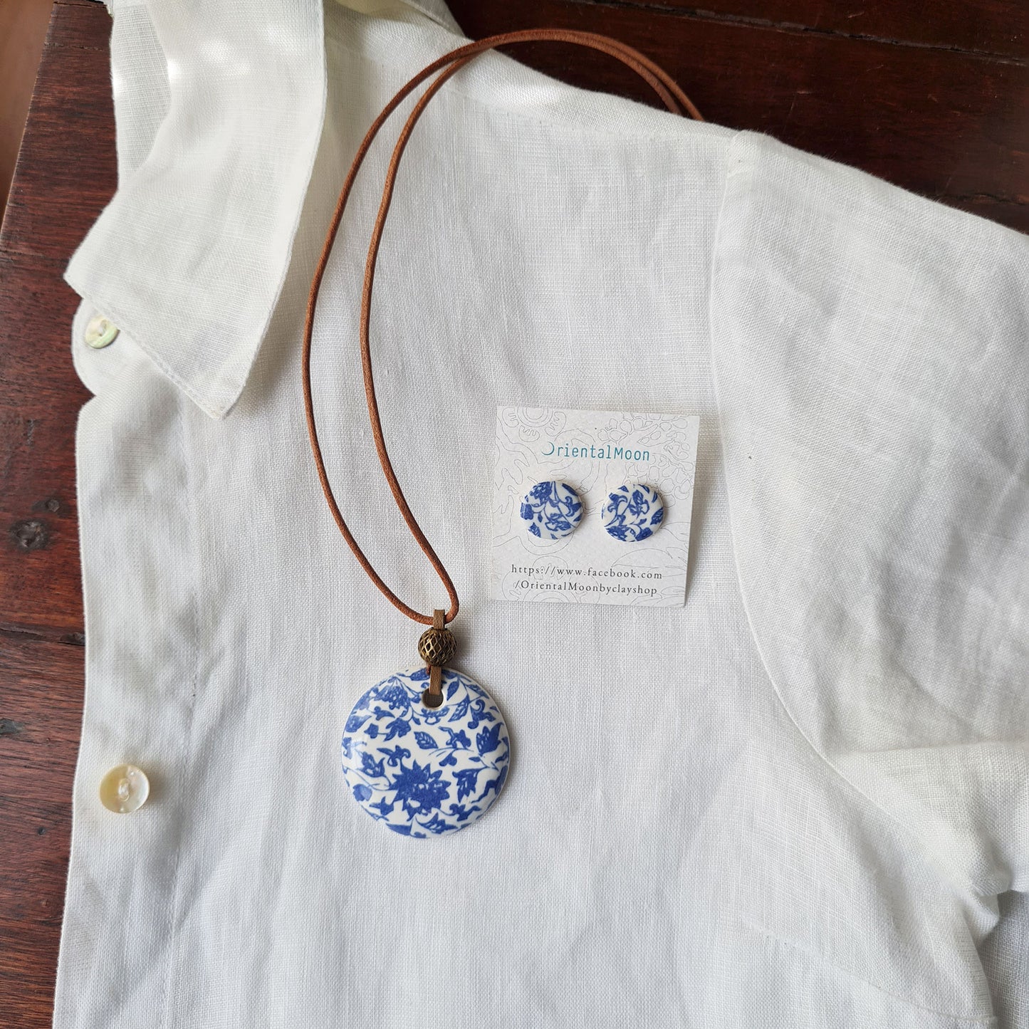 ฺBlue&white pattern on ceramic pendant set with earrings OM11 ชุดสร้อยคอจี้เซรามิคพร้อมต่างหูเข้าชุด OM11