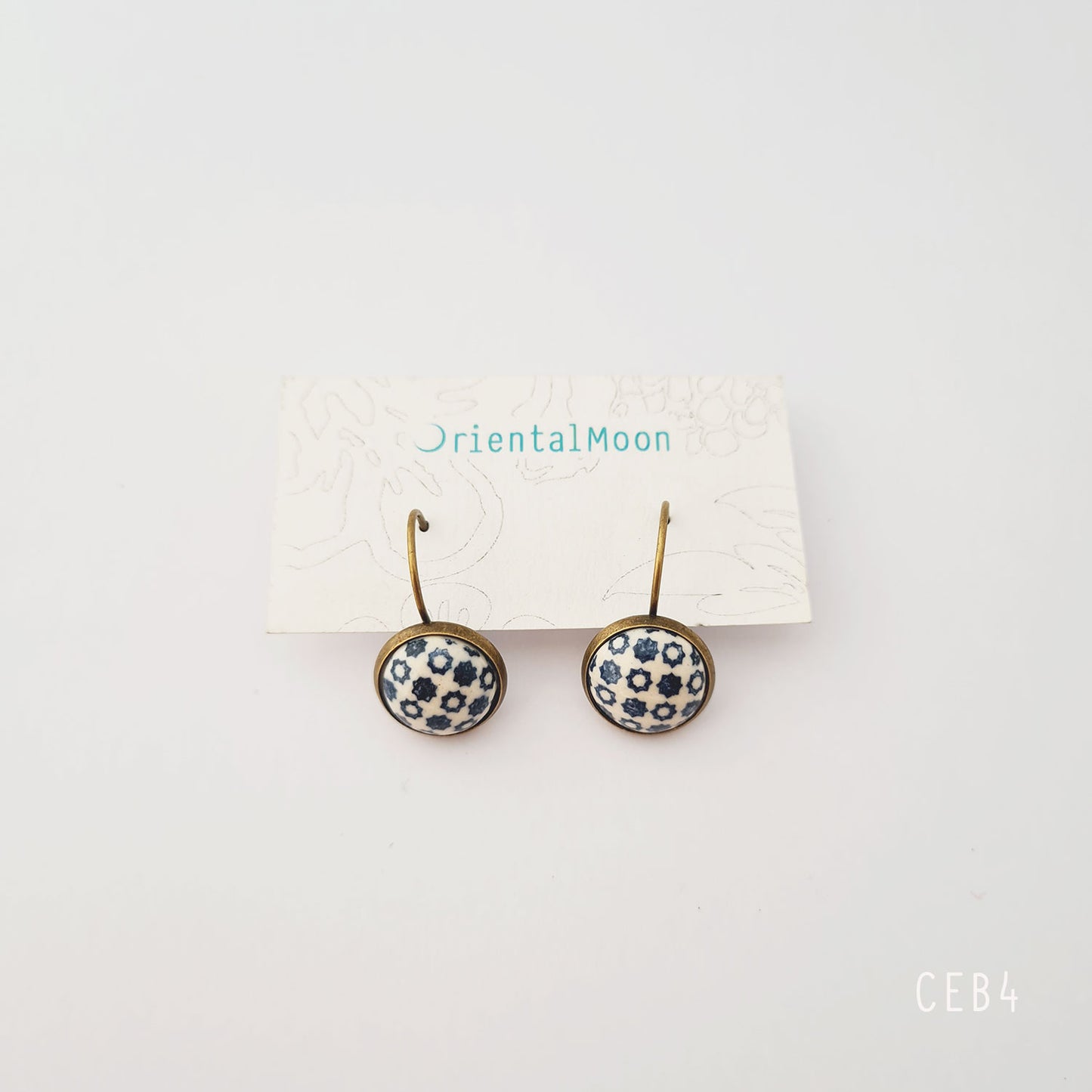 Cabonchon lever back earrings with brass base (blue)ต่างหูหลังเต่าแบบเกี่ยว ( Pattern type)