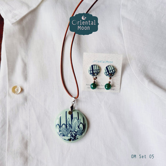 Blue on mint green ceramic pendant set with earrings OM05 ชุดสร้อยคอจี้เซรามิคพร้อมต่างหู OM05