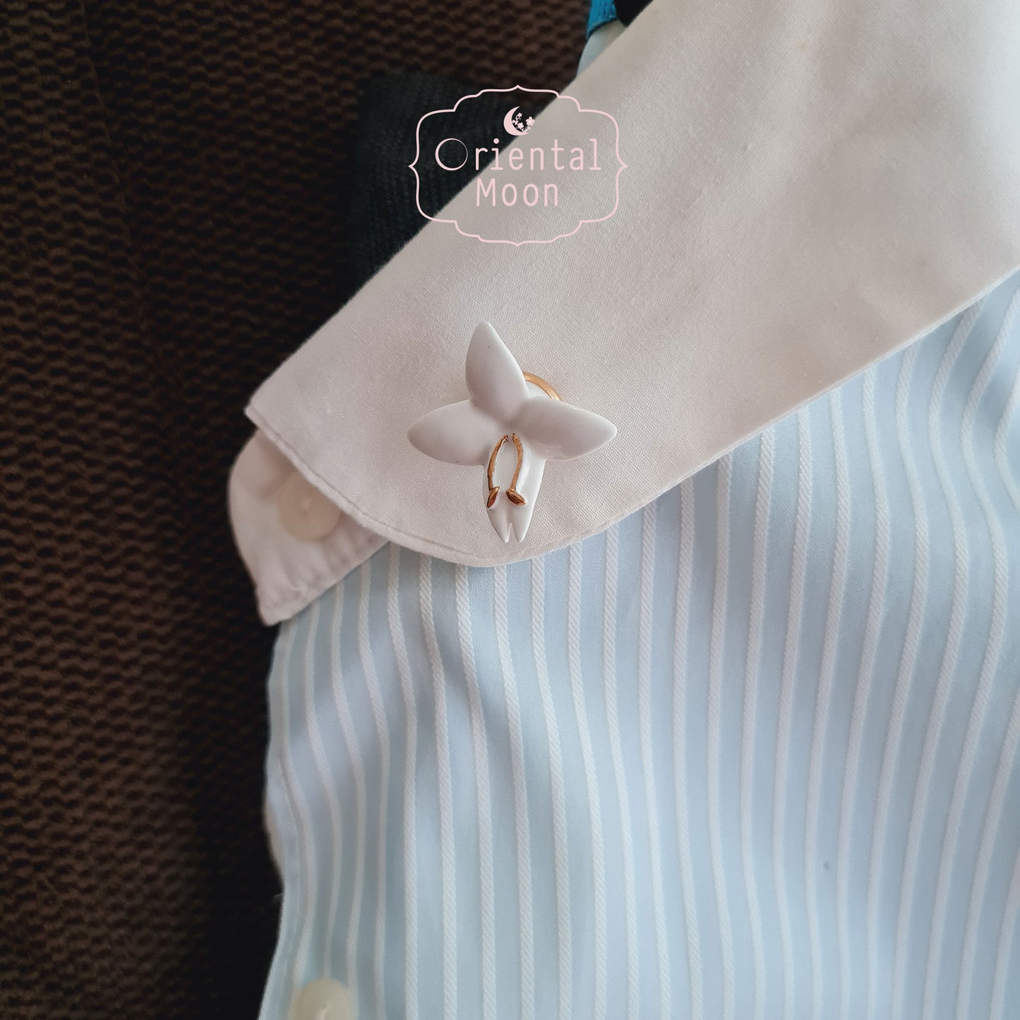 Dok  Peep porcelain brooch เข็มกลัดดอกปีบพอรซเลน