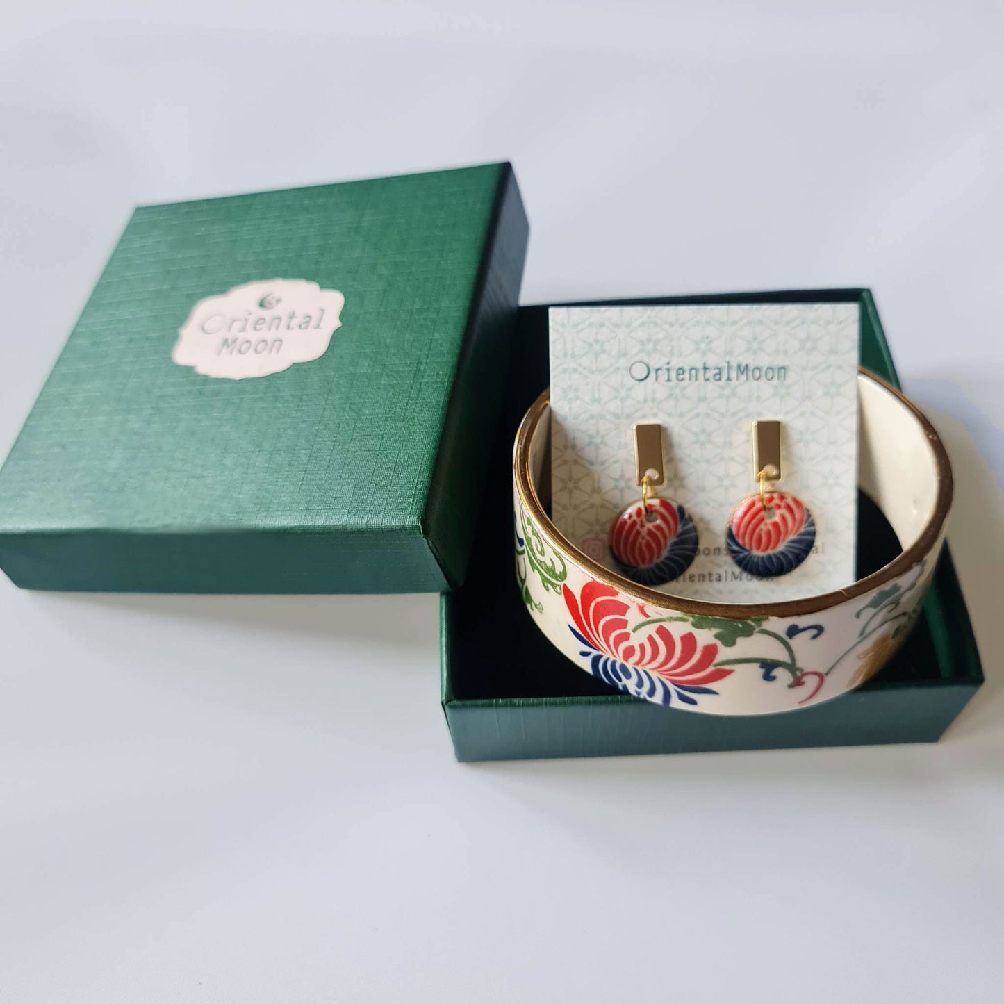 Vintage Chrysanthemum pattern set of earrings and bangle